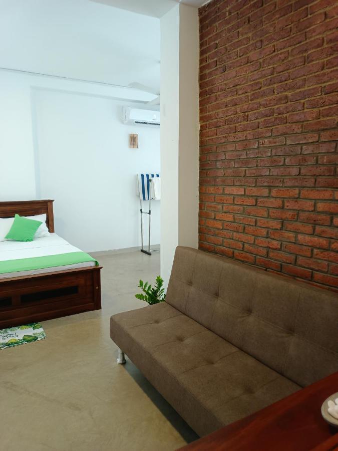 Lily Holiday Apartments Hikkaduwa Værelse billede