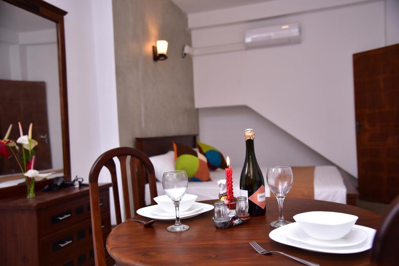 Lily Holiday Apartments Hikkaduwa Eksteriør billede