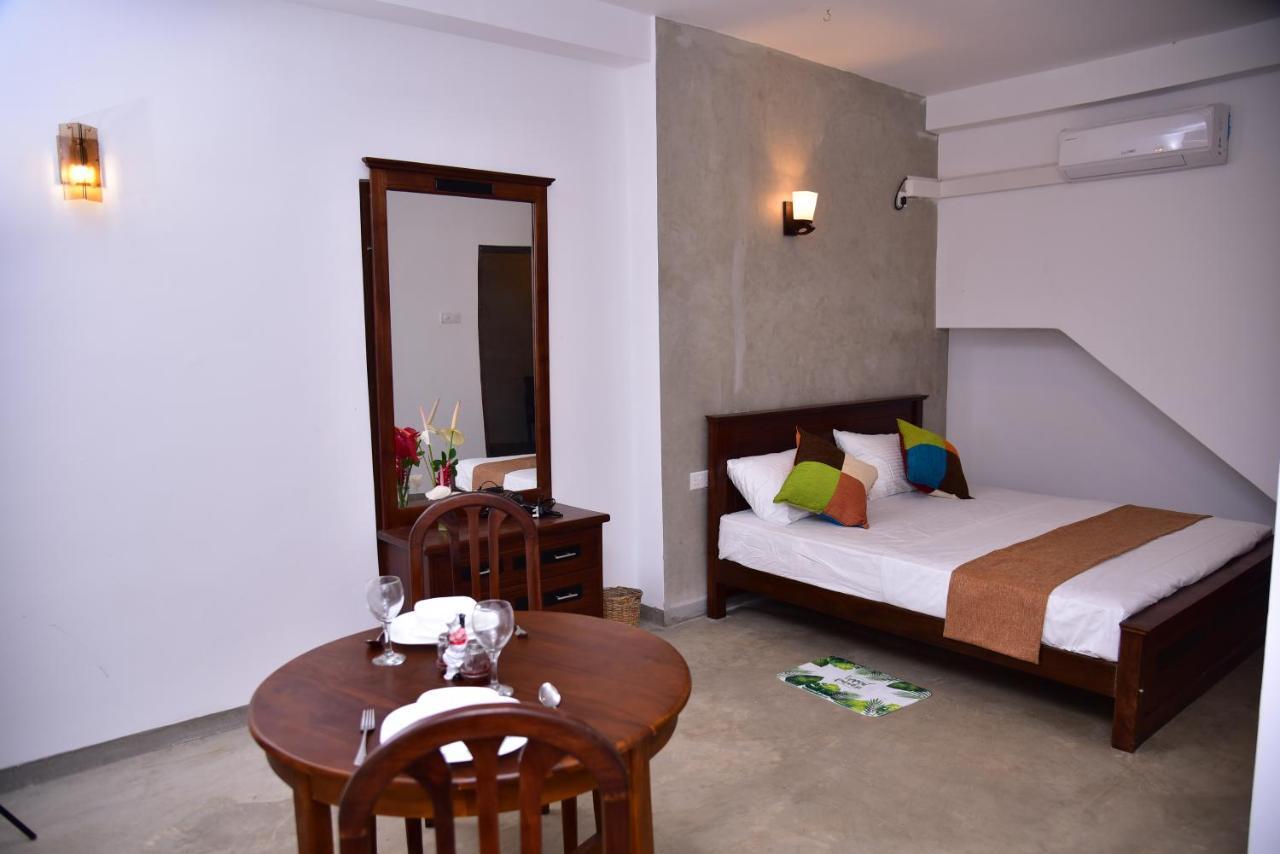 Lily Holiday Apartments Hikkaduwa Eksteriør billede